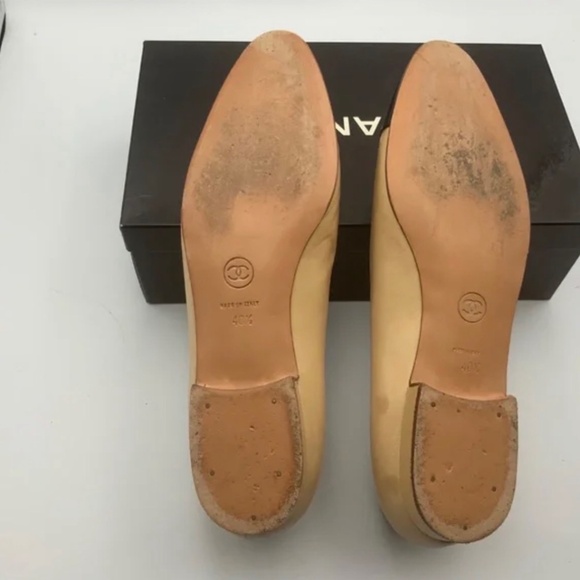 Chanel CC Turnlock Loafers Beige Quilted Lambskin 37 CHANEL 2-TONE  LEATHER LOAFERS
